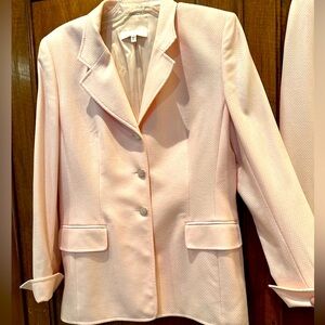 Escada Cashmere 2 Piece Skirt Suit Size 8 EU 
Size 38 Lightweight Spring/Summer